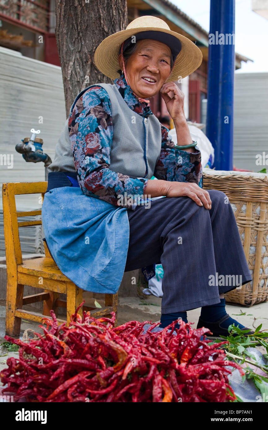 Market day in Shaxi Village, Yunnan Province, China Stock Photo - Alamy