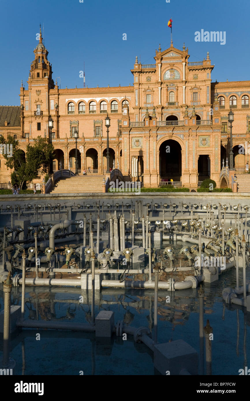 Fountains / large fountain – not working / not running for maintenance, of Seville's Plaza de España de Sevilla. Seville, Spain. Stock Photo