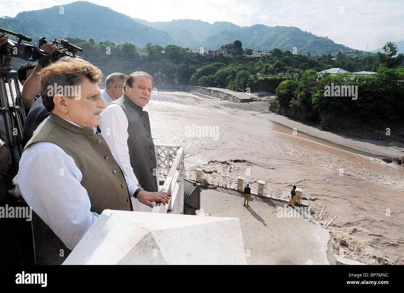 Muslim League (PML-N) Chief, Nawaz Sharif inspects flood affected area during his visits in Muzaffarabad Stock Photo