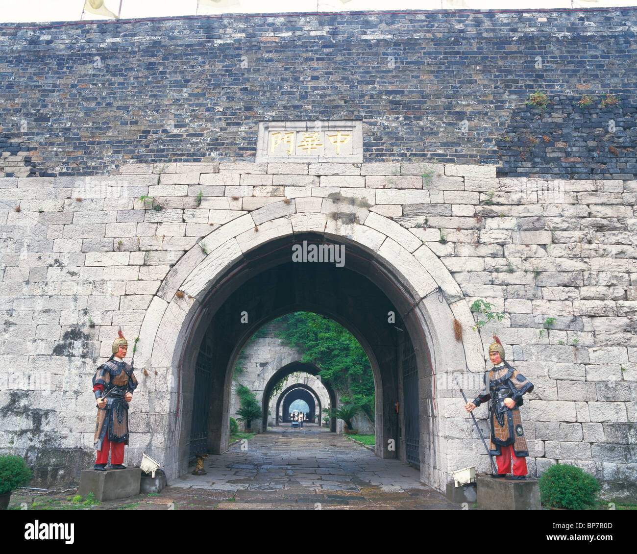 Chinese Gate With Guard Statues Outside. Nanjing, Jiangsu Province, China Stock Photo