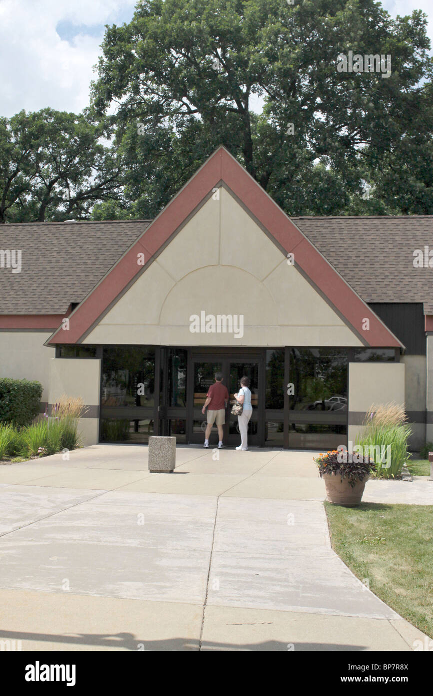 Building entrance at Three Rivers rest area in Illinois Stock Photo Alamy