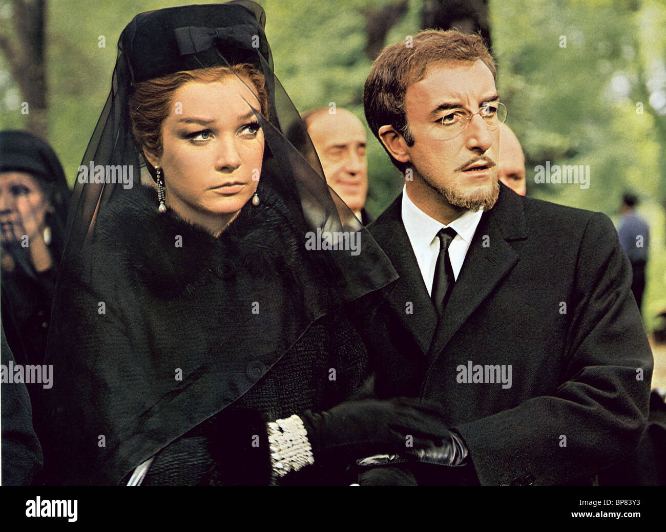 SHIRLEY MACLAINE & PETER SELLERS WOMAN TIMES SEVEN (1967 Stock Photo