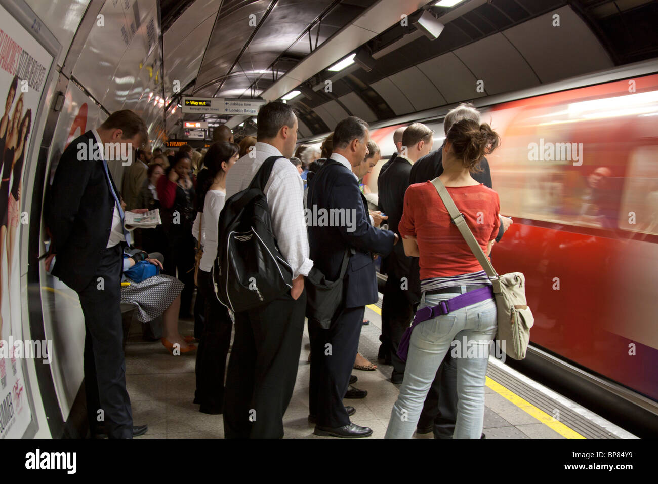 Commuters - Evening Rush Hour - London Bridge Underground Station - Northern Line Stock Photo