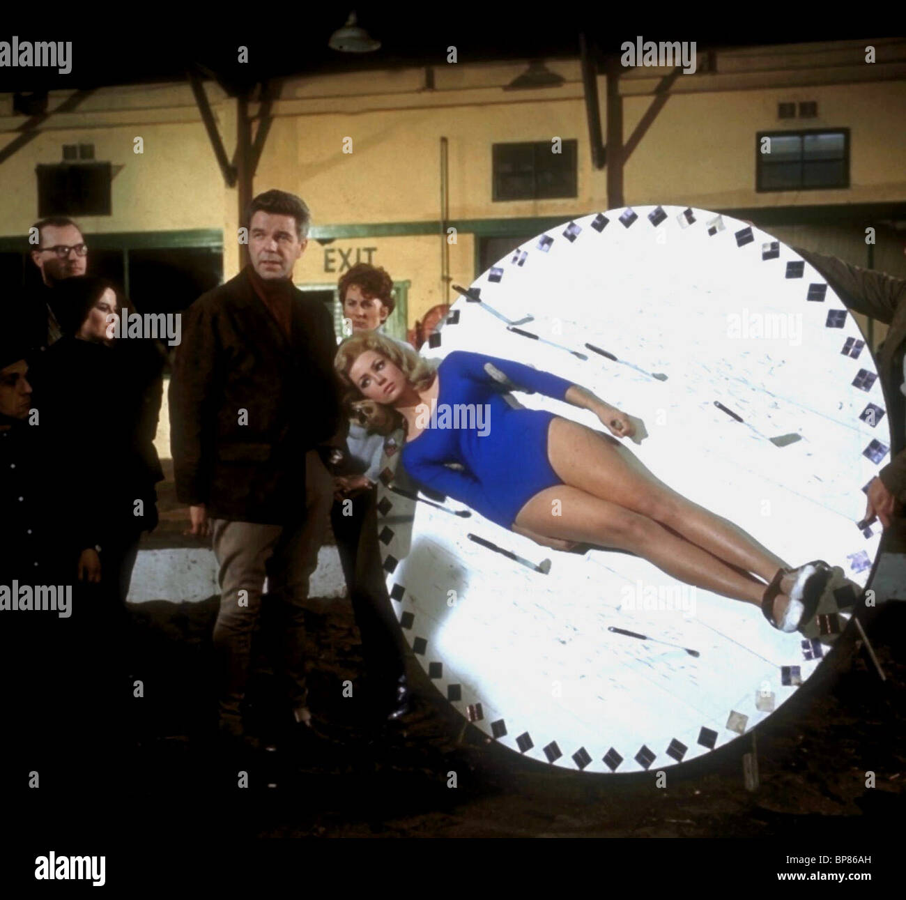 Circus Knife Throwing High Resolution Stock Photography and Images Alamy