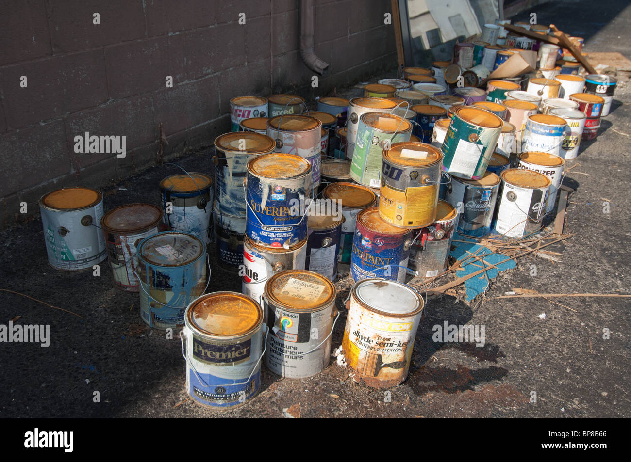 Paint cans hires stock photography and images Alamy