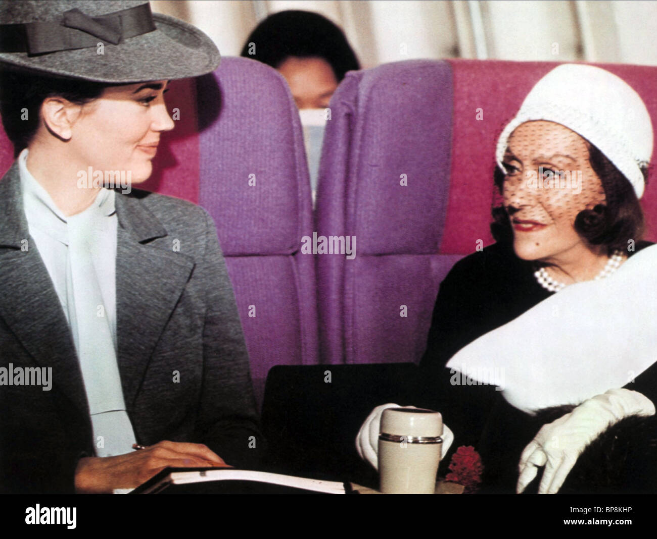 GLORIA SWANSON AIRPORT 1975 (1974 Stock Photo - Alamy