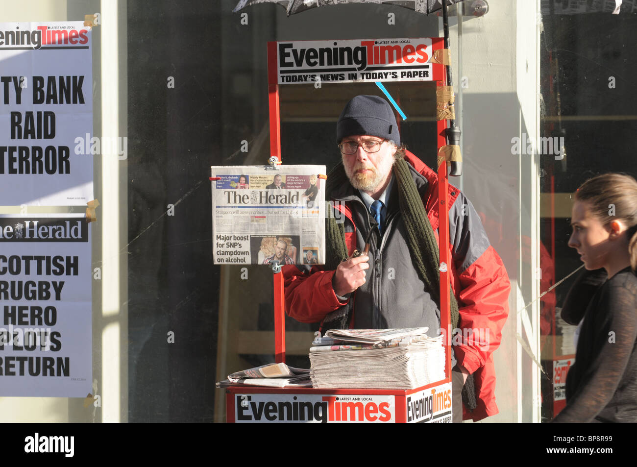 Newspaper seller on the streets of Edinburgh selling The Herald Stock Photo