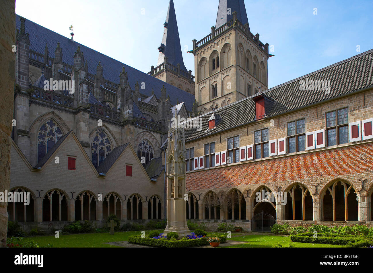 cloister at the St. Viktor Dom (church) in Xanten, spring, Niederrhein, North Rhine-Westphalia, Germany, Europe Stock Photo