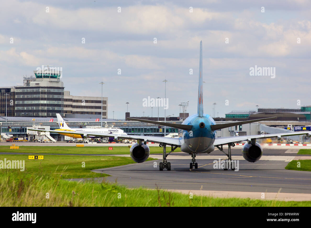 manchester airport terminal buildings control tower Stock Photo Alamy