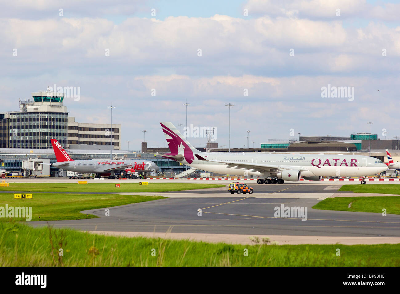 Manchester airport terminal Stock Photo - Alamy