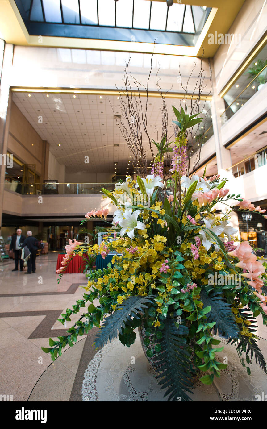 Hotel foyer table hires stock photography and images Alamy