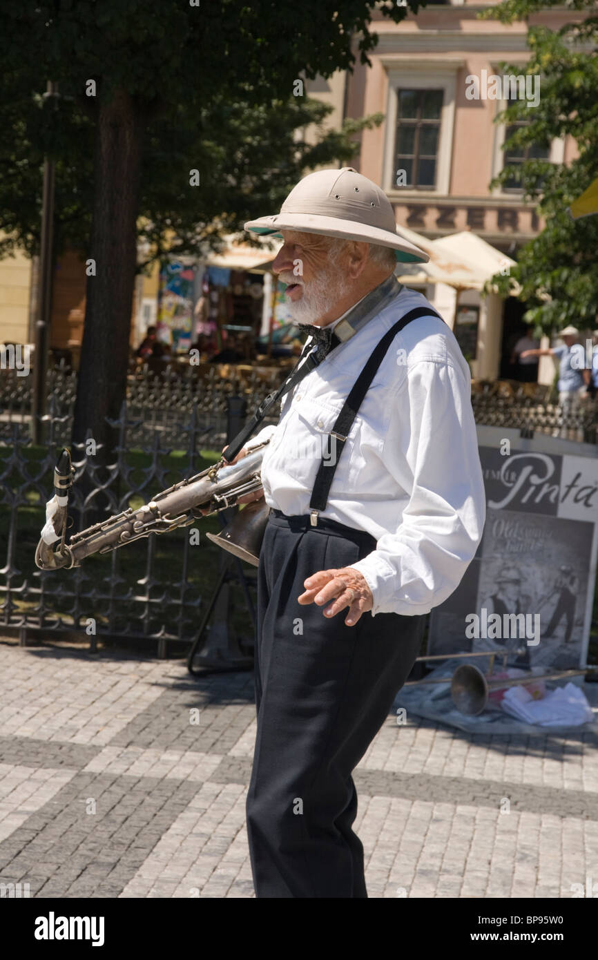 Man in pith helmet hi-res stock photography and images - Alamy