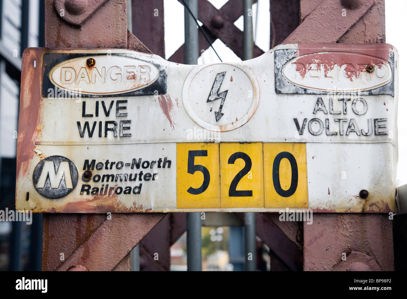 High voltage warning in English and Spanish, Norwalk, USA Stock Photo