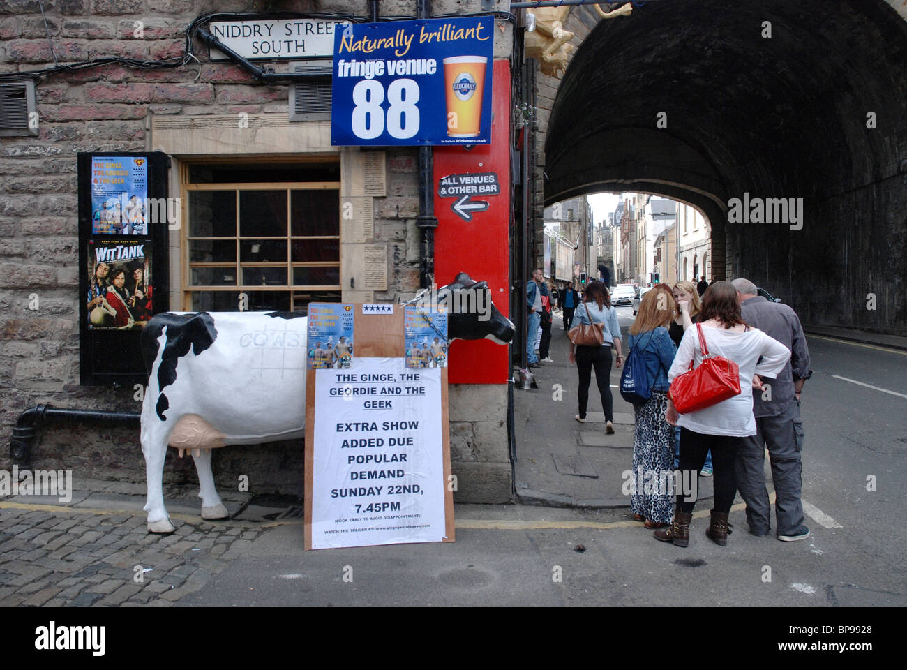 Edinburgh Cowgate Cow High Resolution Stock Photography And Images Alamy