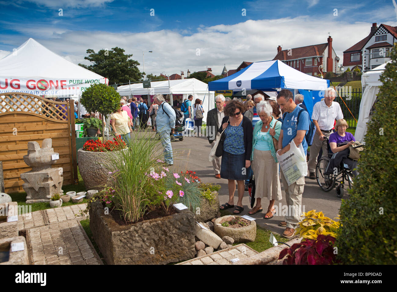 Msy012 UK, England, Merseyside, Southport Flower Show, visitors looking st stone troughs in trade stand Stock Photo