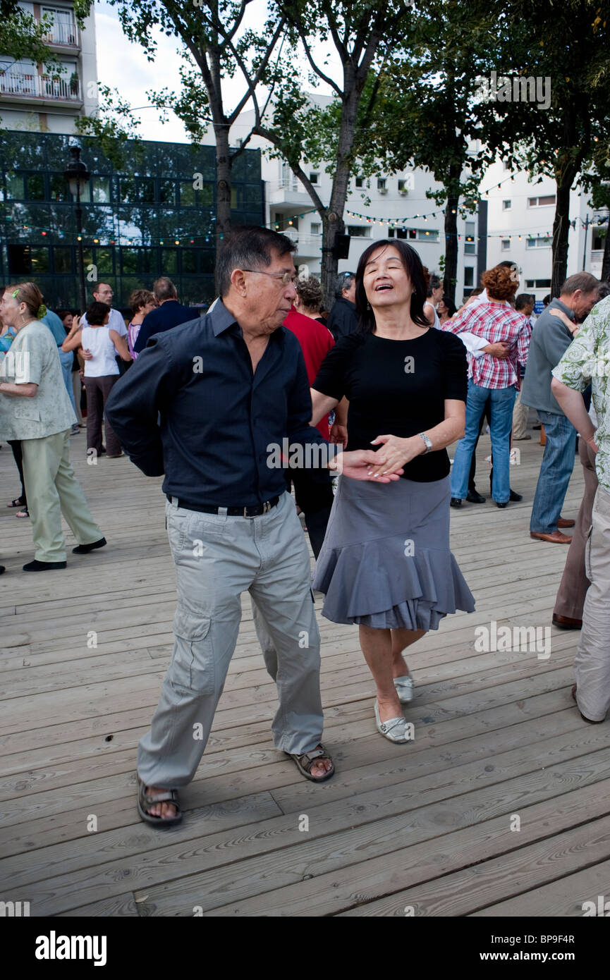 Paris, France, French Adult COuples, Rock n Roll Style Swing Dancing outdoors at 'Paris Plages' Event on Seine River, group of seniors, adult couples leisure diversity Stock Photo