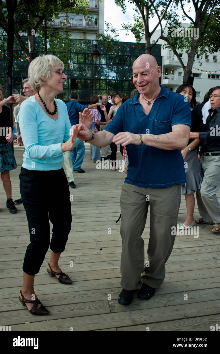 Paris, France, Adult Couples, senior activities, Rock n Roll Style Dancing at 'Paris Plages' Street Dance Event, group of seniors dancing, french old man Stock Photo