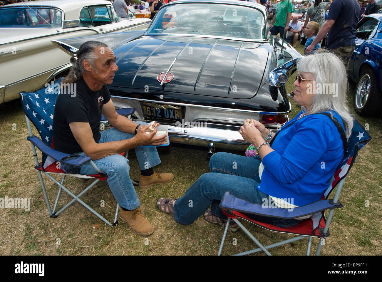 Classic American cars & their owners, enjoying a picnic Stock Photo