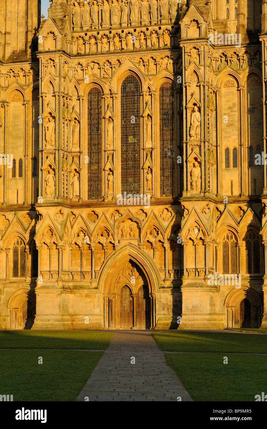 Wells cathedral facade hi-res stock photography and images - Alamy