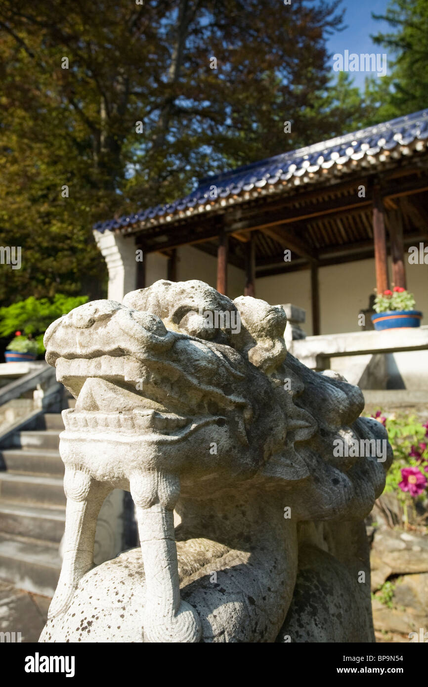 Chinese stone dragon fountain hi-res stock photography and images - Alamy