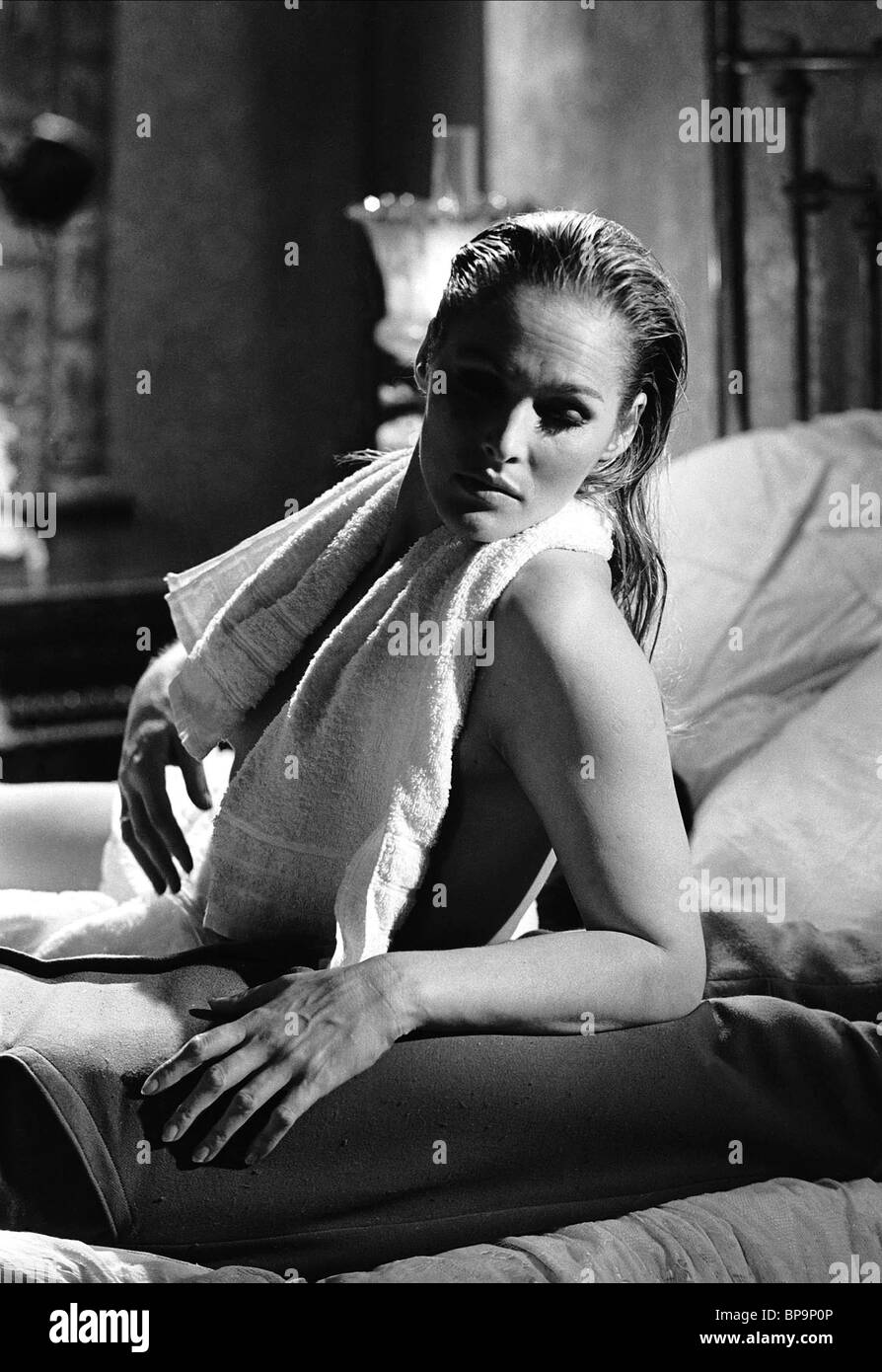 Ursula Andress 1966 High Resolution Stock Photography and Images Alamy