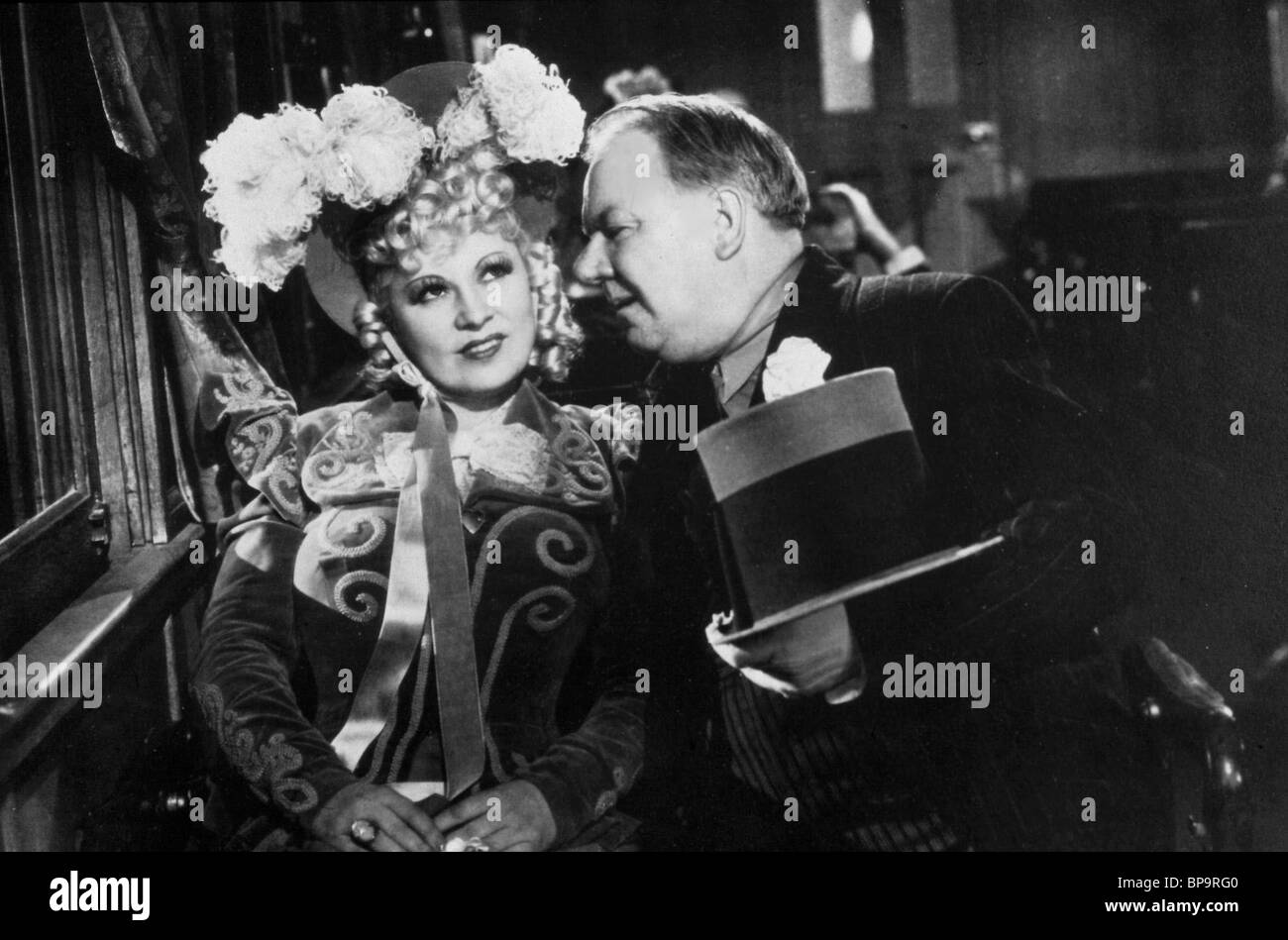 MAE WEST, W.C. FIELDS, MY LITTLE CHICKADEE, 1940 Stock Photo