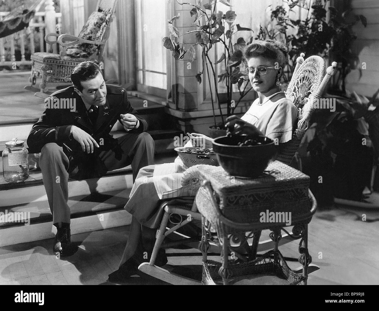https://c8.alamy.com/comp/BP9RJ8/ray-milland-ginger-rogers-the-major-and-the-minor-1942-BP9RJ8.jpg