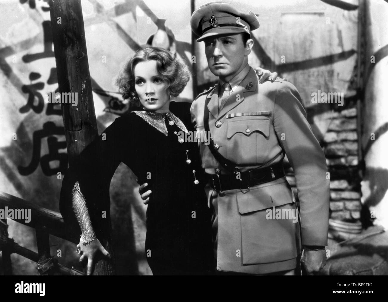 MARLENE DIETRICH, CLIVE BROOK, SHANGHAI EXPRESS, 1932 Stock Photo