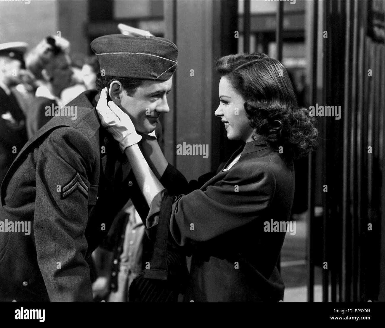 ROBERT WALKER, JUDY GARLAND, THE CLOCK, 1945 Stock Photo Alamy