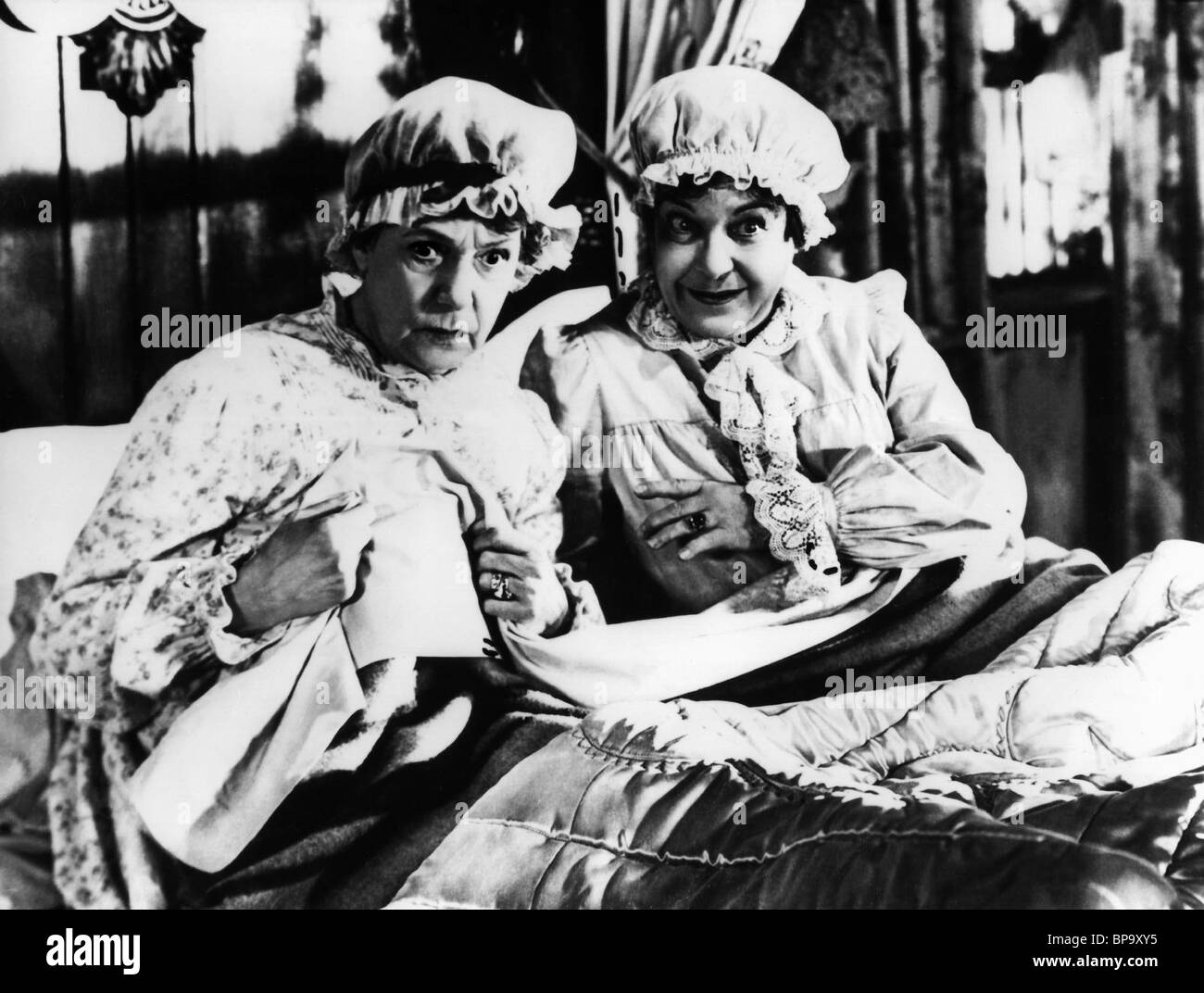 JOSEPHINE HULL, JEAN ADAIR, ARSENIC AND OLD LACE, 1944 Stock Photo