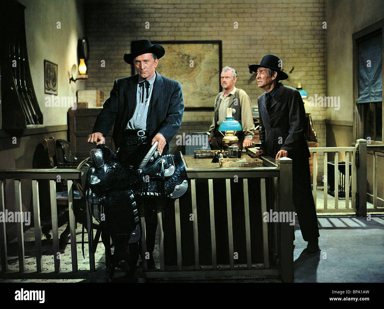 Le Dernier Train De Gun Hill Film Complet En Français KIRK DOUGLAS LAST TRAIN FROM GUN HILL (1959 Stock Photo: 30953409 - Alamy