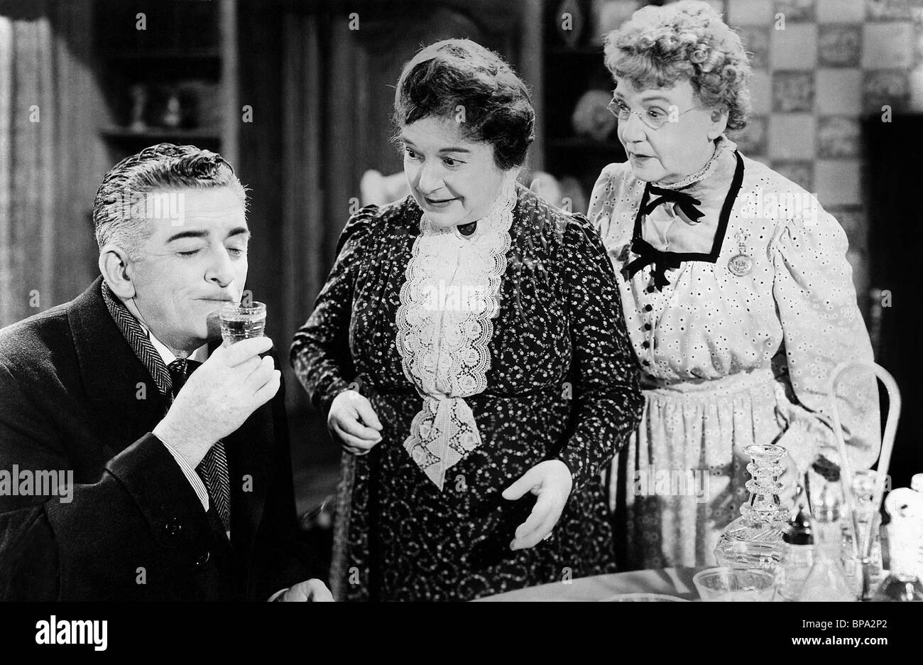 EDWARD EVERETT HORTON, JOSEPHINE HULL, JEAN ADAIR, ARSENIC AND OLD LACE, 1944 Stock Photo