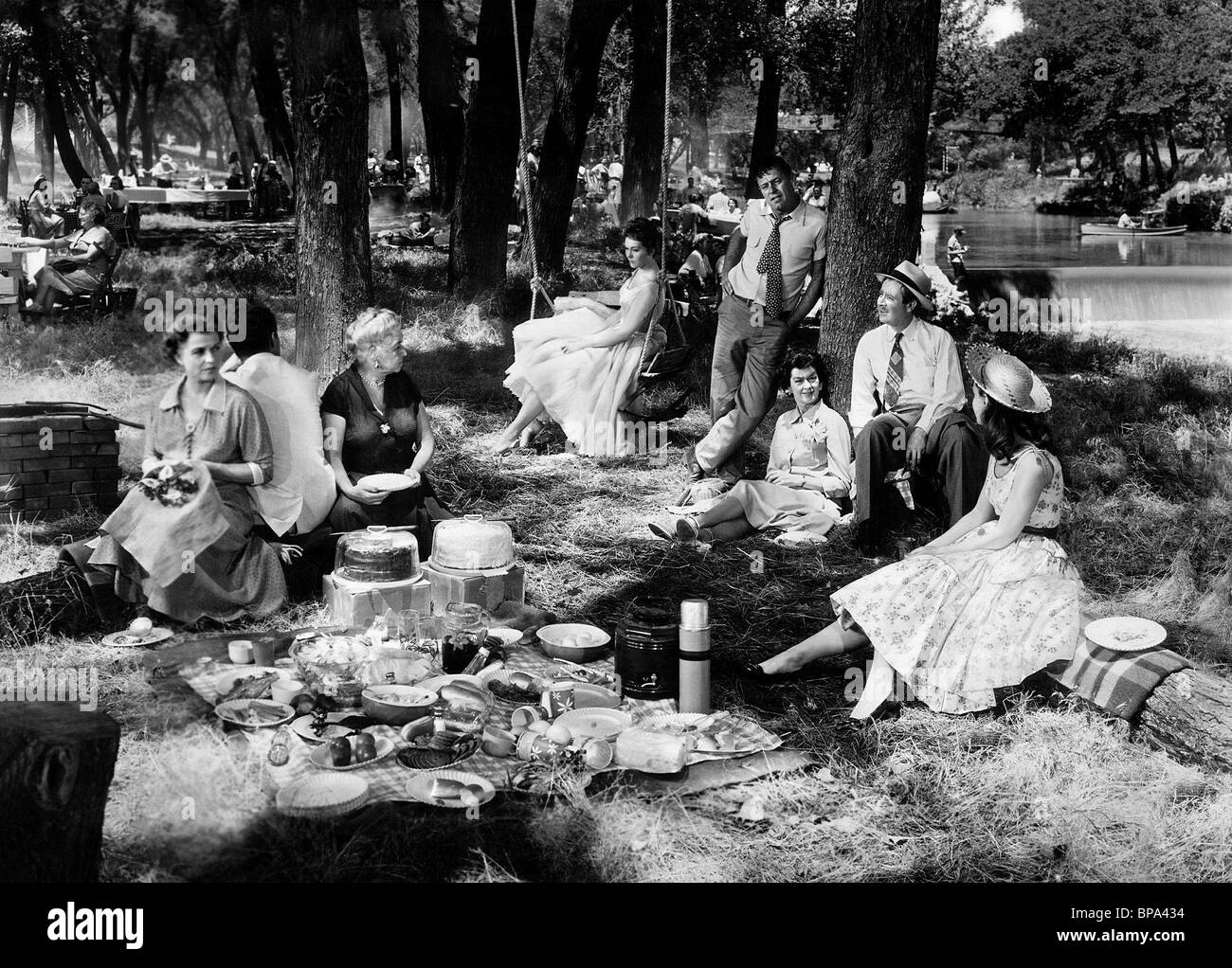 WILLIAM HOLDEN, ROSALIND RUSSELL, ARTHUR O'CONNELL, PICNIC, 1955 Stock Photo