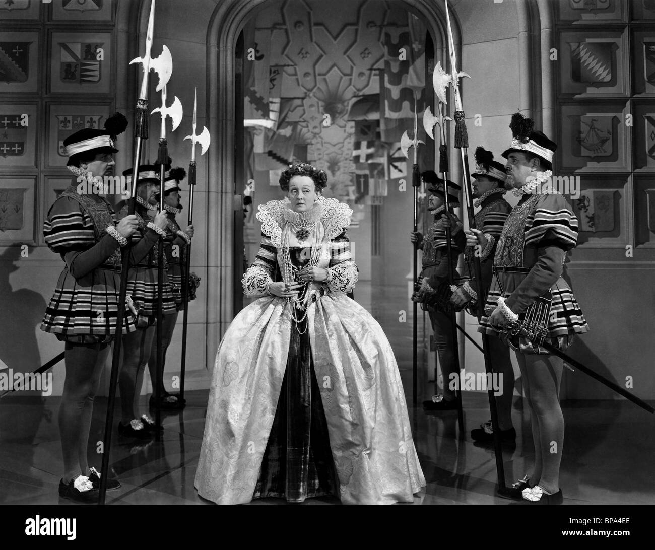 The private lives of elizabeth and essex 1939 bette davis Black and