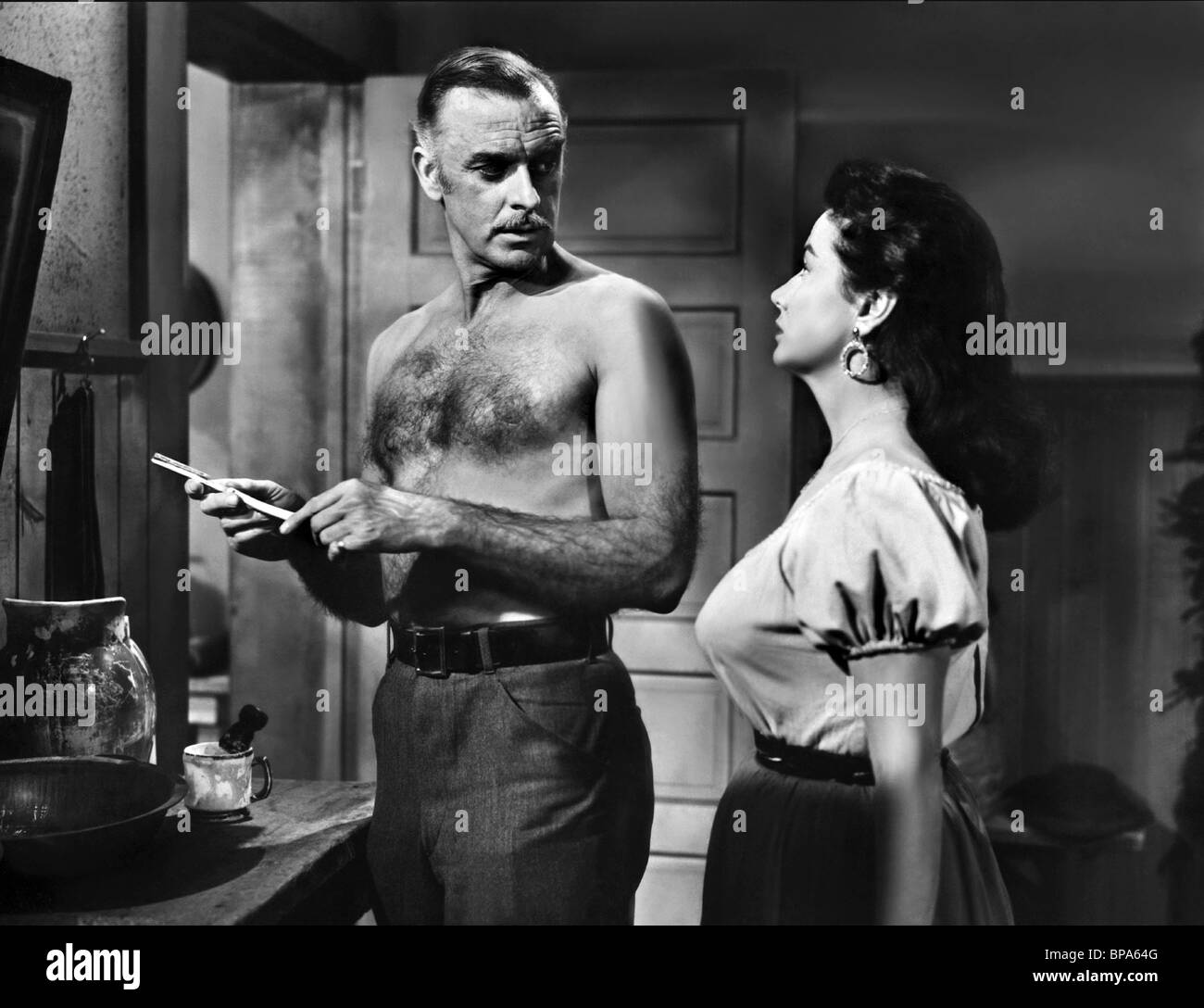 JOHN DEHNER & RITA LYNN CAST A LONG SHADOW (1959 Stock Photo 30957152
