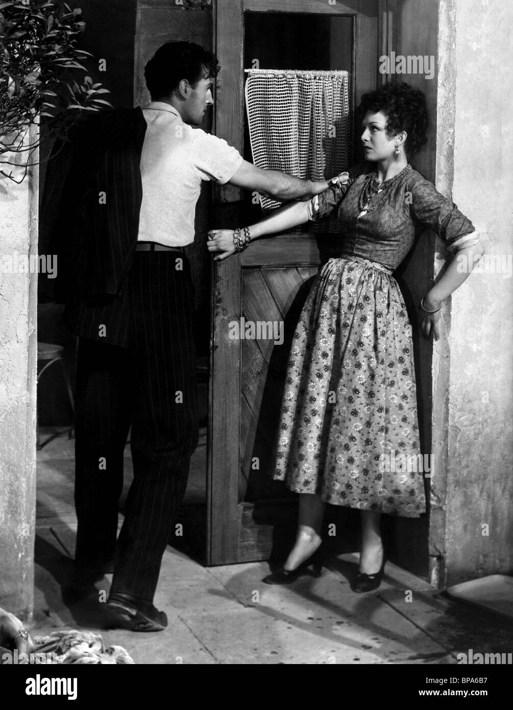 STEWART GRANGER, JEAN KENT, MADONNA OF THE SEVEN MOONS, 1945 Stock Photo