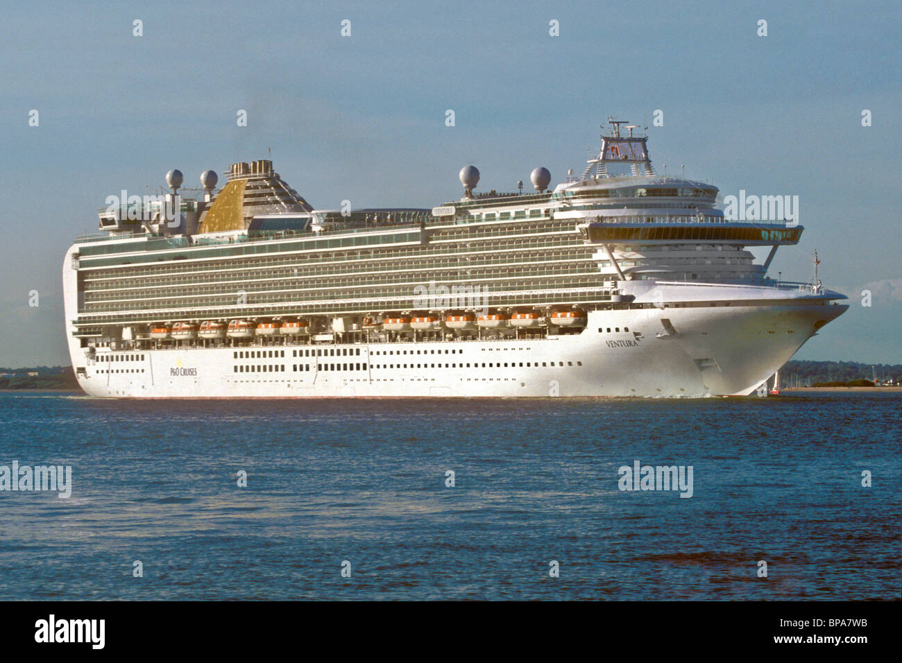 The P&O, 113,000 ton, Grand Class Cruise Ship 'Ventura' Stock Photo - Alamy