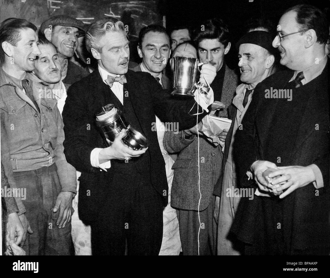 MARIUS GORING, ALEXANDER GALPERSON, FILM CREW PRESENT TANKARD, MR. PERRIN AND MR. TRAILL, 1948 Stock Photo