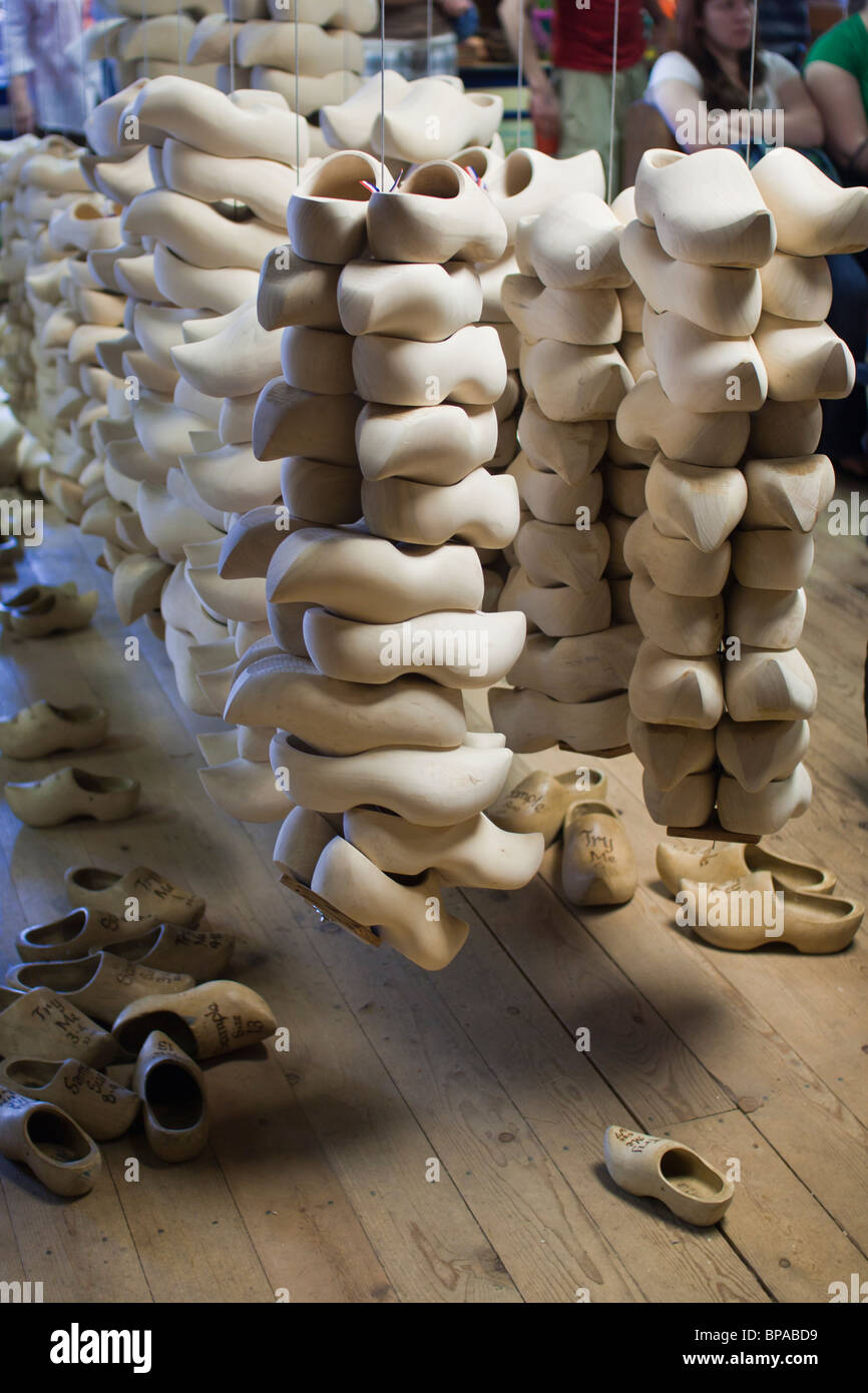 Holland michigan wooden shoes hires stock photography and images Alamy
