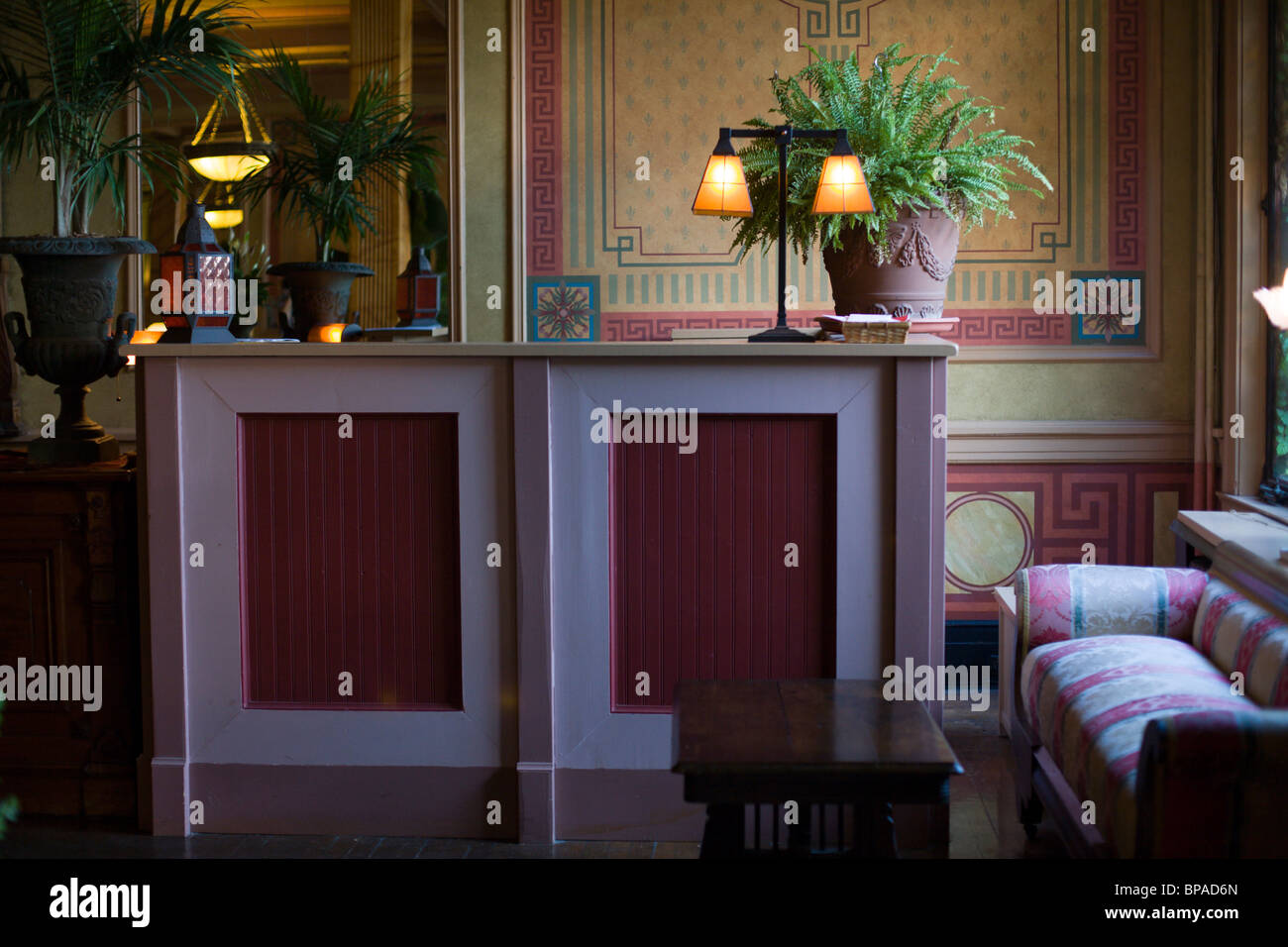 Art deco hotel lobby hi-res stock photography and images - Alamy