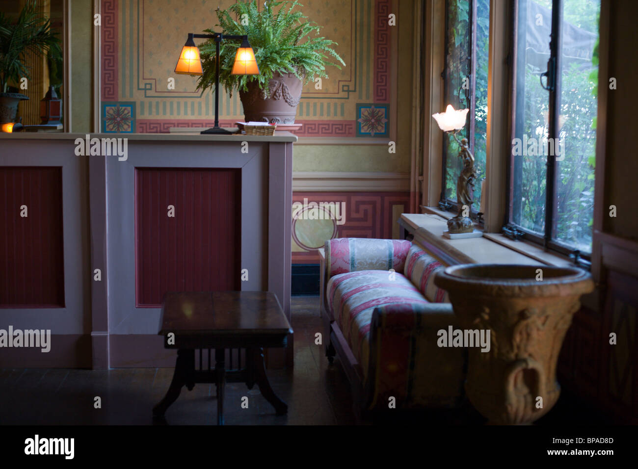 Art deco hotel lobby hi-res stock photography and images - Alamy