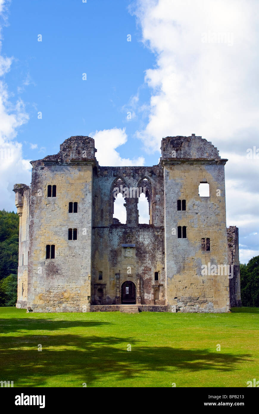 are dogs allowed at old wardour castle