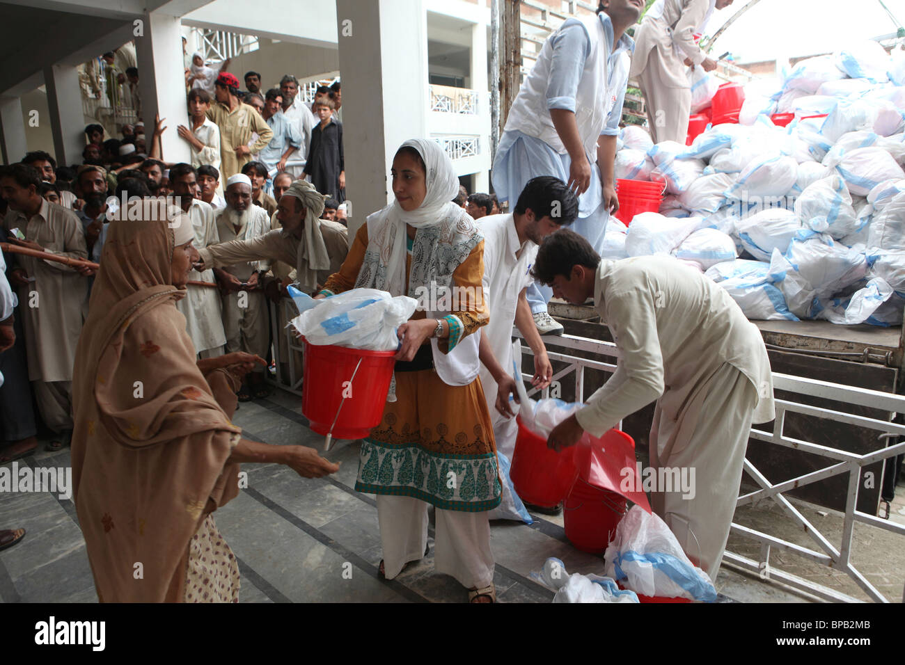 Flood victims in Pakistan receive aid from MSF Stock Photo
