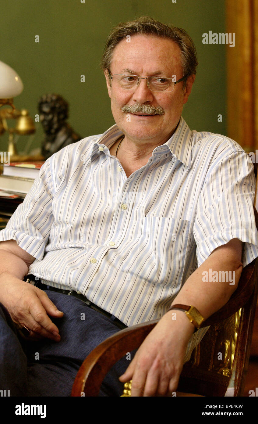The artistic director of the Maly Theater, Yury Solomin, was discharged from the hospital and went to a sanatorium. 06.11.2012 40 The artistic director of the Maly Theater, Yury Solomin, was discharged from the hospital and went to a sanatorium. 06.11.2012 57