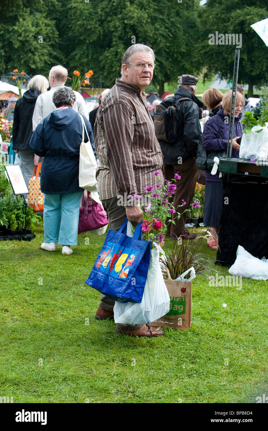 Man shopping for plants at Shrewsbury Flower Show 2010, Shropshire, UK Stock Photo