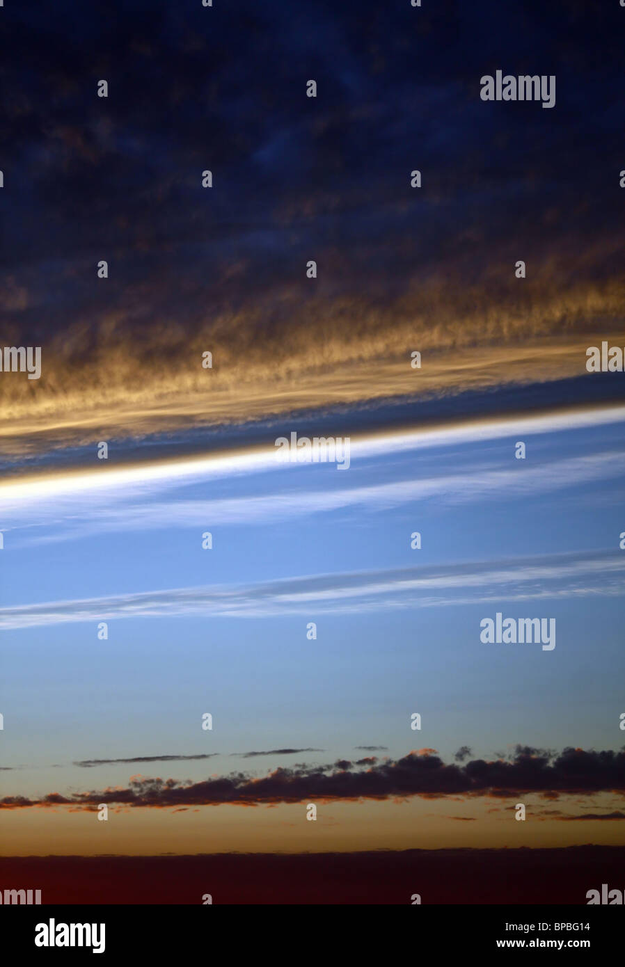 Dark sky and cloud scenery hi-res stock photography and images - Alamy