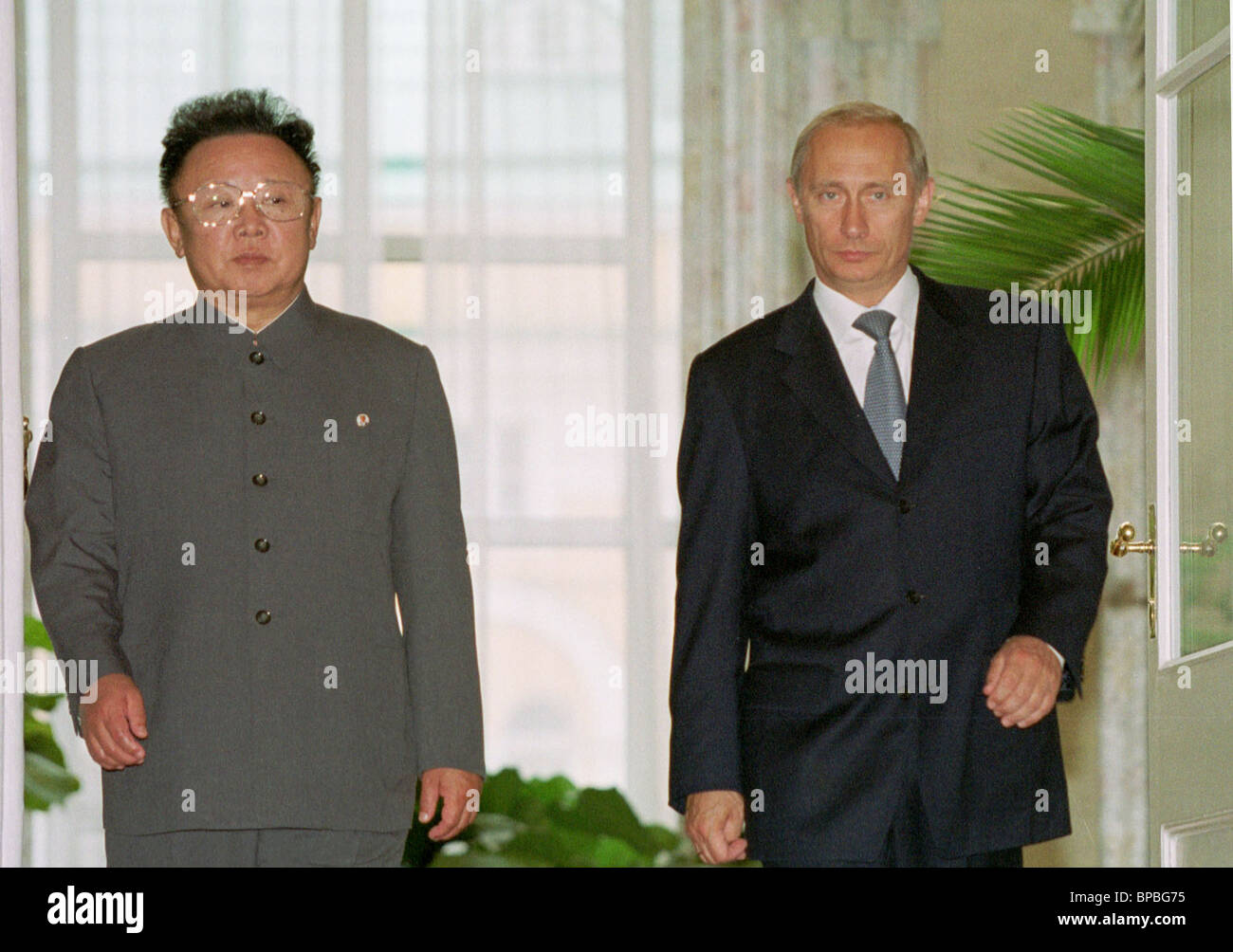 Vladimir Putin And North Korean Leader Kim Jong Il Stock Photo Alamy