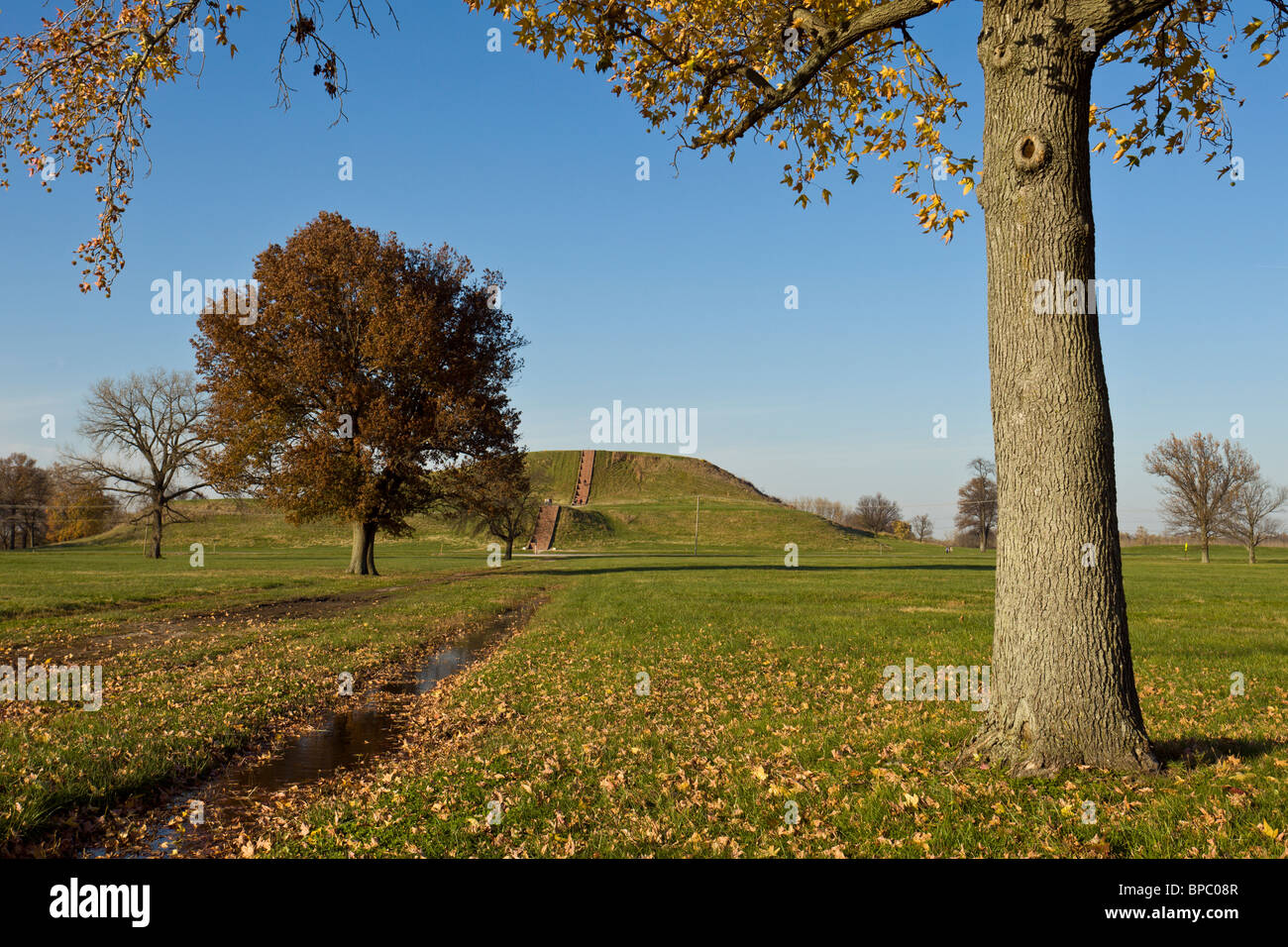 Monks Mound, the largest man-made earthen mound in the United States at Cahokia Mounds State Historic Site in Illinois, USA. Stock Photo