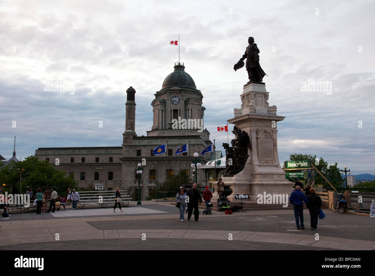 Tourists at statue of Samuel de Champlain, founder of Quebec, on the Terrasse Dufferin. Quebec City, Canada. Stock Photo