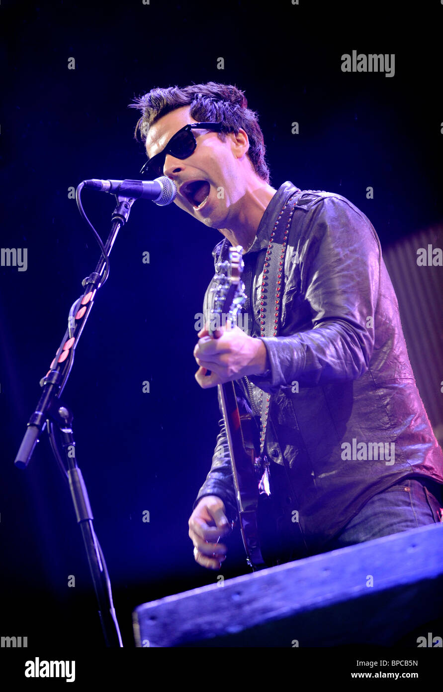 Kelly Jones of the Stereophonics performing live at V Festival 2010 Stock Photo